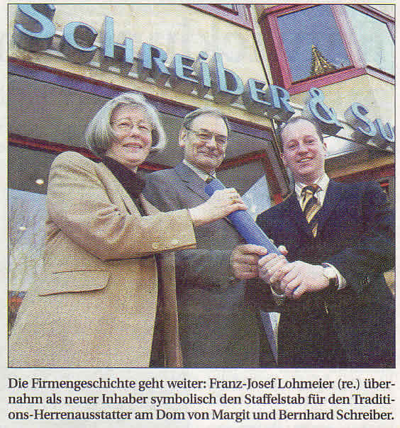 Zeitungsausschnitt, mit Staffelstab symbolisierte Storeübergabe an Franz-Josef Lohmeier